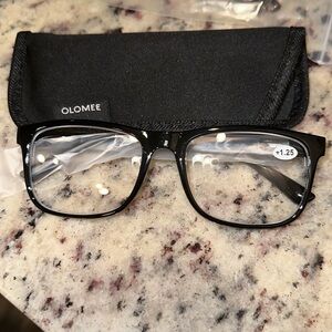 OLOMEE Black Reading Glasses with Case